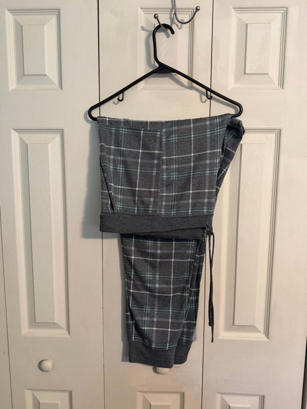 Secret Treasures Gray Plaid Cropped Pants